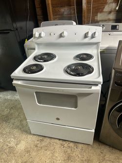 GE 30-in 4 burners 5.0-cu ft Freestanding Electric Range ( White )
