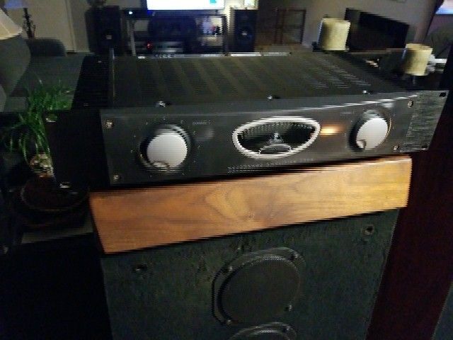 Behringer Reference Amplifier A500