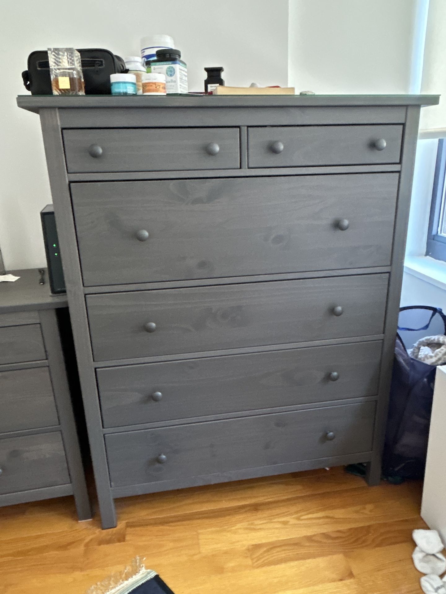 Pristine Condition Drawer and Nightstand combo W/ Mirror