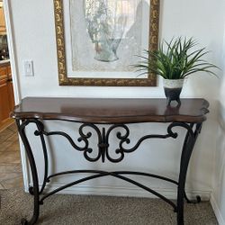 Entry Table Solid Metal 