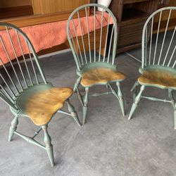 2 Wooden Vintage Chairs 
