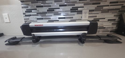 YAKIMA, FreshTrack ( No Keys ) And Car Top Roof Rack Cross Bar Luggage Storage.