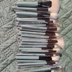 Beautiful,Colorful Makeup Brushes ❤️💚🧡💚🩵💙💜🤎🖤