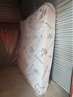 Queen Foam mattress with box spring 10”