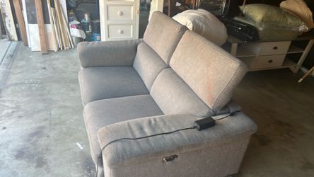 Sillón eléctrico, en muy buenas condiciones limpio para subir los pies