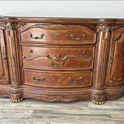 Cortina  collection dresser ( deliver available ) l