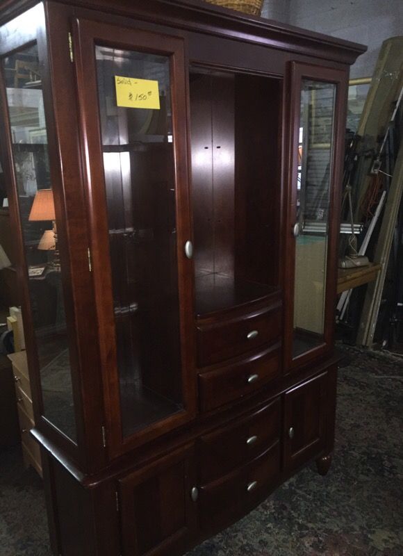 Server/China Hutch/ Curio Cabinet