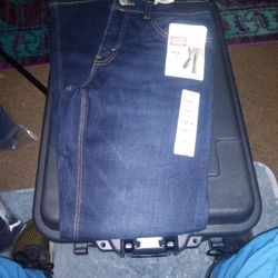 NWT Levis