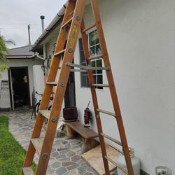 8' Wooden Ladder 