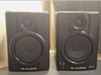 M-Audio AV40 Powered Studio Monitor Speakers