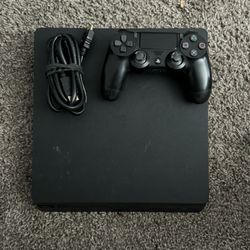 PS4 Slim 