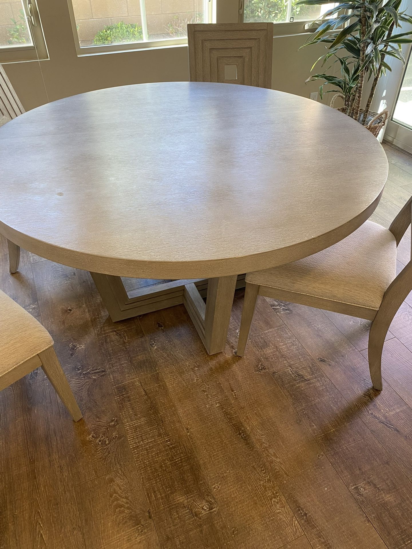 Round Dining Table + 4 chairs