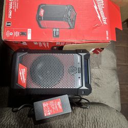 Milwaukee M12™ Radio + Charger ( tool only ) battery not included