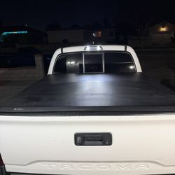 Tacoma Short Bed Tonneau Cover 