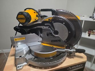 DeWalt 12 inch 15 amp miter saw (Brand new )