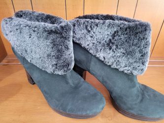 Women's sz 11  UGG Dandylion Sheepskin Shearling Fur Cuff Grey Boots High Heel