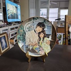 "A Cherished Time" By Sandra Kuck The Reco Collection, Mother & Daughter With Flowers Trimmed In Gold Honoring Mother's Day 1987 9.25" Plate