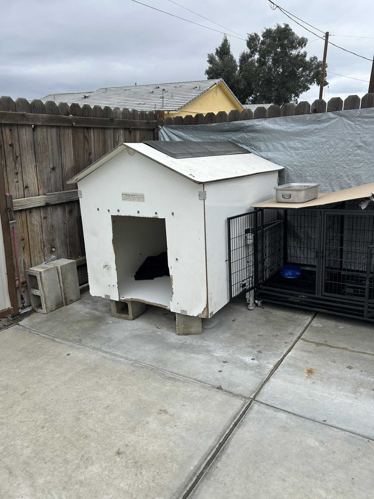 Free Dog House