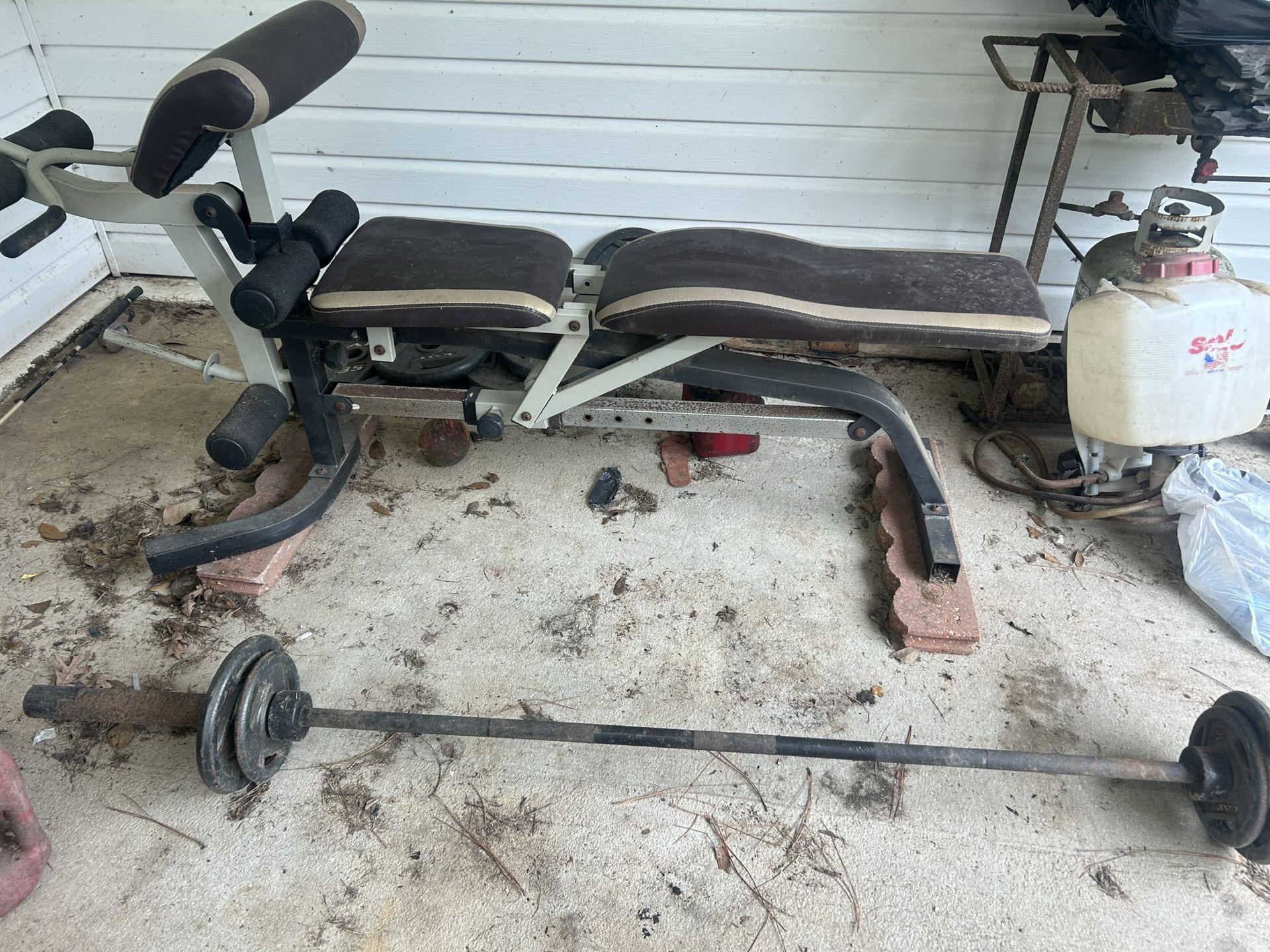 Weight bench, weights, interlocking mats