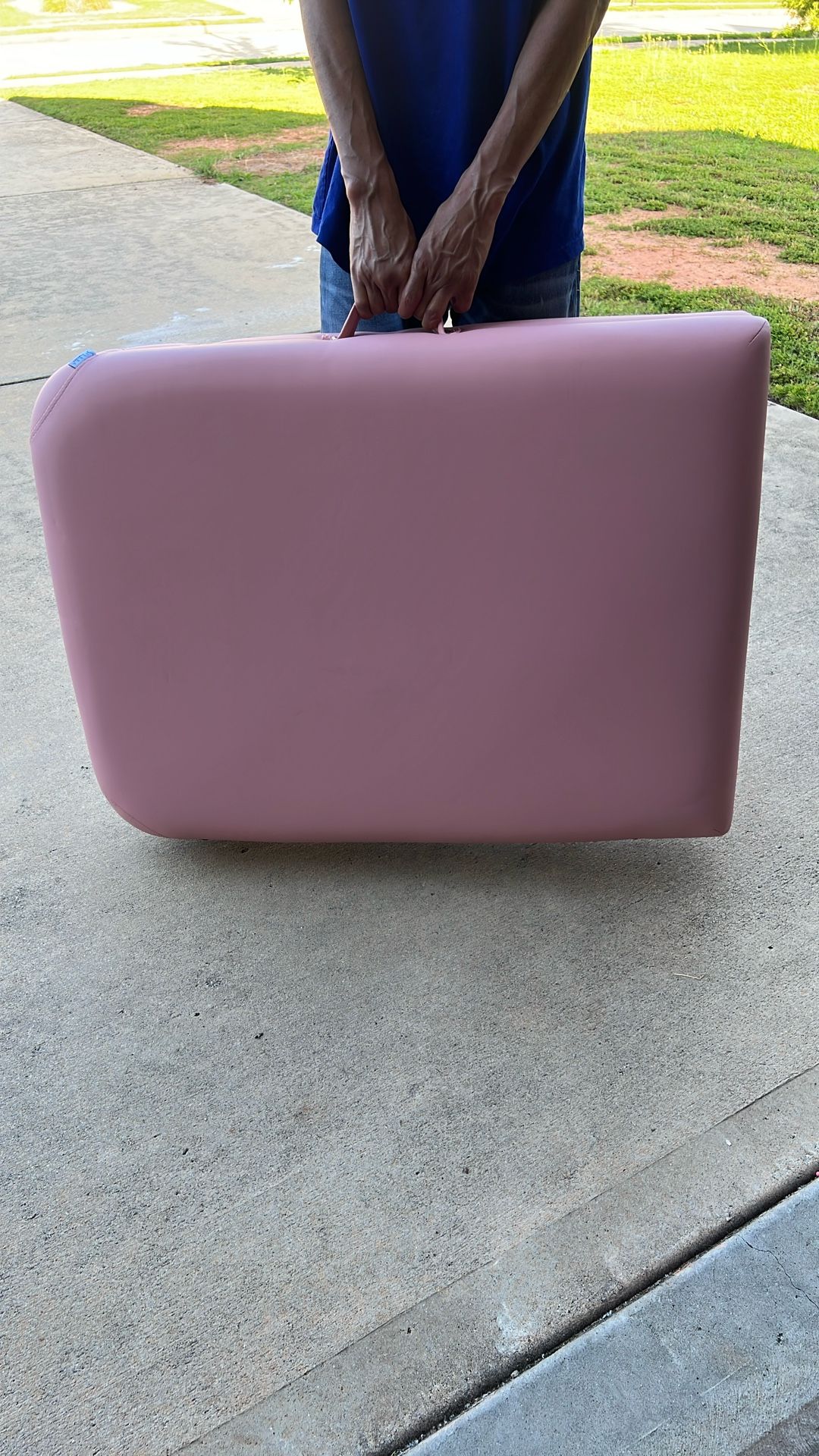 PINK MASSAGE TABLE (Like New)