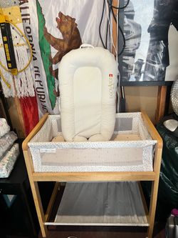 Baby bassinet dock A tot