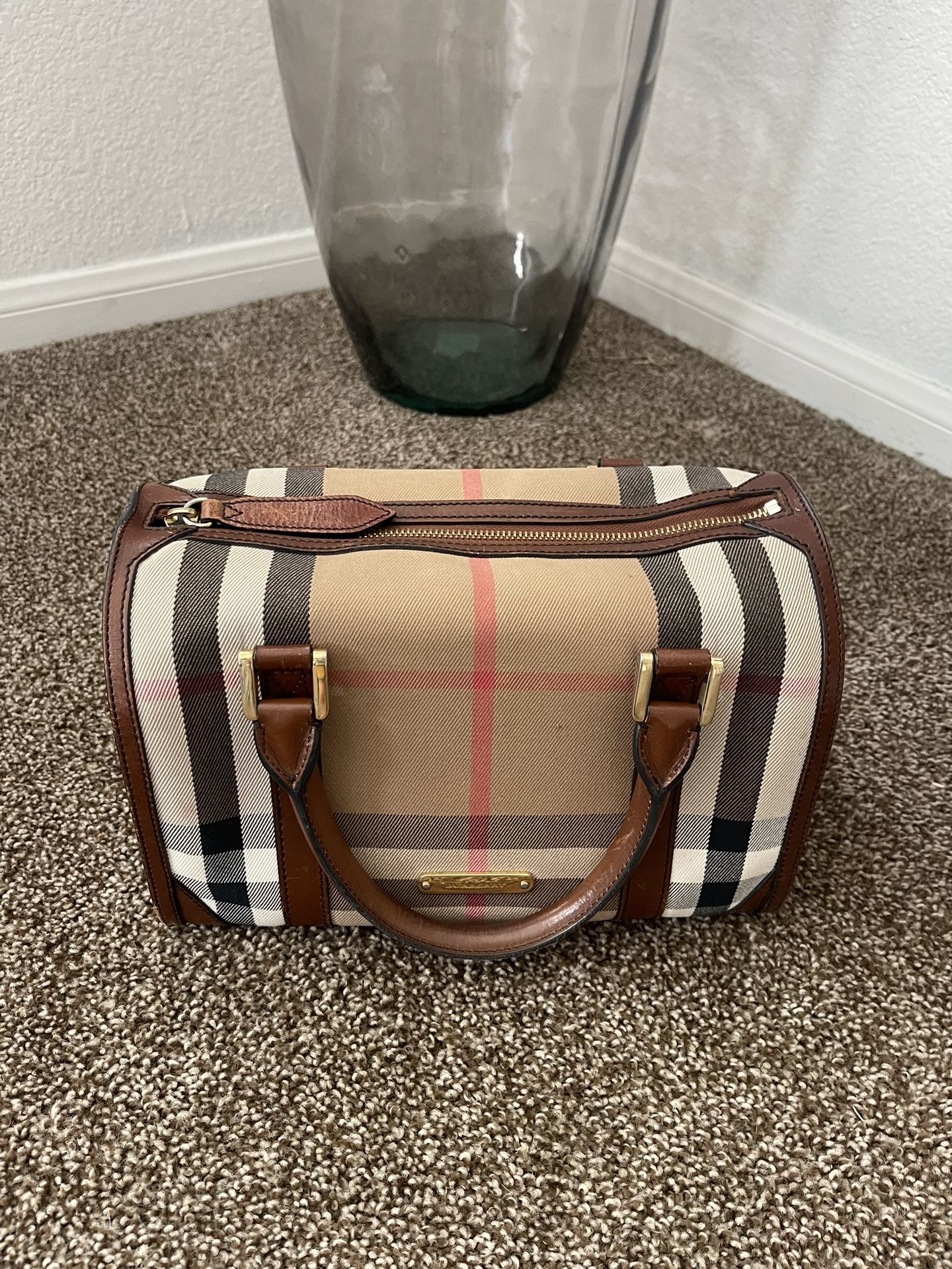 99% New Burberry Bag for Sale in San Mateo, CA - OfferUp