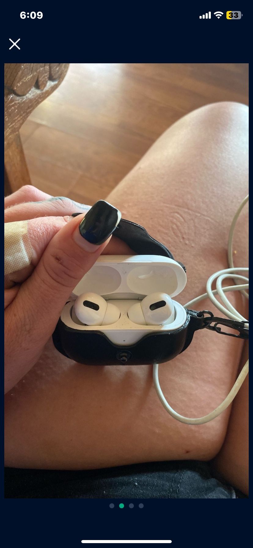 iPod Wirelesss Earphones With Case And Charger