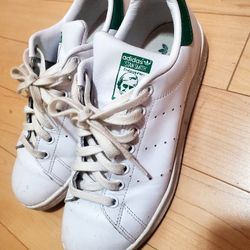 StanSmith Adidas Size 7 Men's 9 women's 