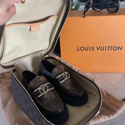 Louis Vuitton Pre Loved  Excursion Bag