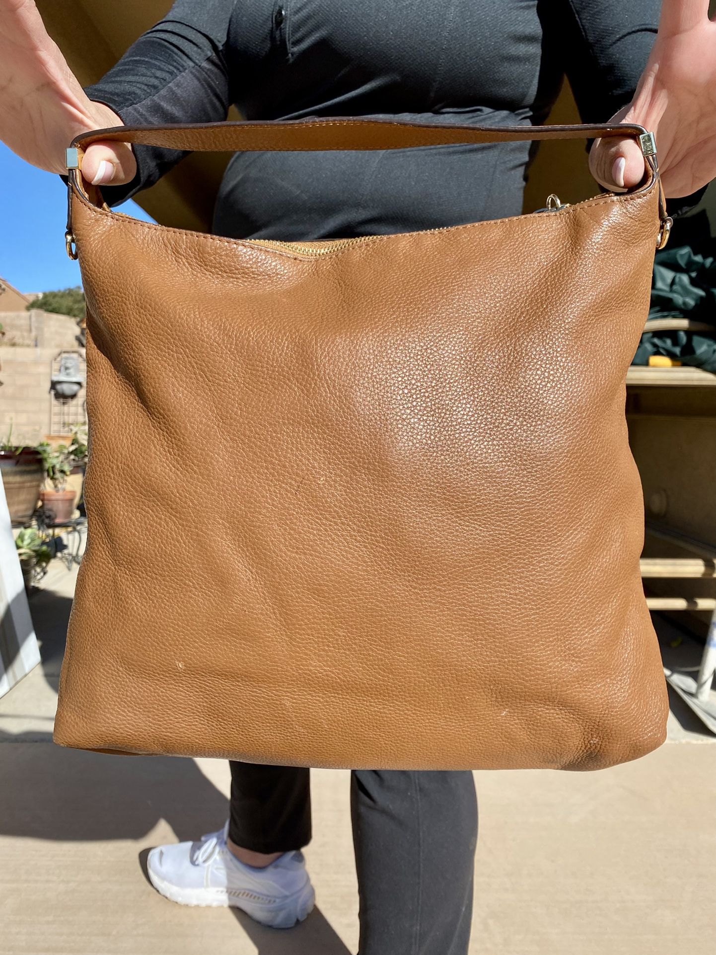 Michael Kors Emmy Tulip Medium Crossbody Leather Handbag for Sale in  Phoenix, AZ - OfferUp