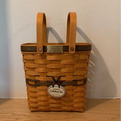 Longaberger 1996 Collector's club Charter Members basket, combo, with ceramic tie on  10“ X 10“   A2