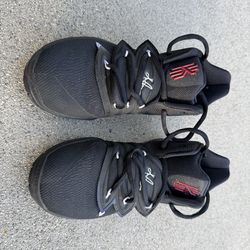 Nike Kyrie 5 GS Irving Black Youth 5Y Shoes Sneakers Basketball- $50