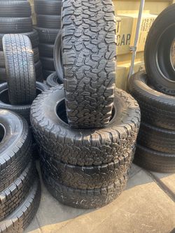 SET LT 275/70/18 BF GOODRICH SEMI NEW