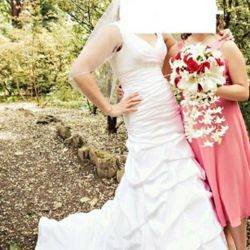 Gordeous Mermaid  wedding dress . Like new condition 