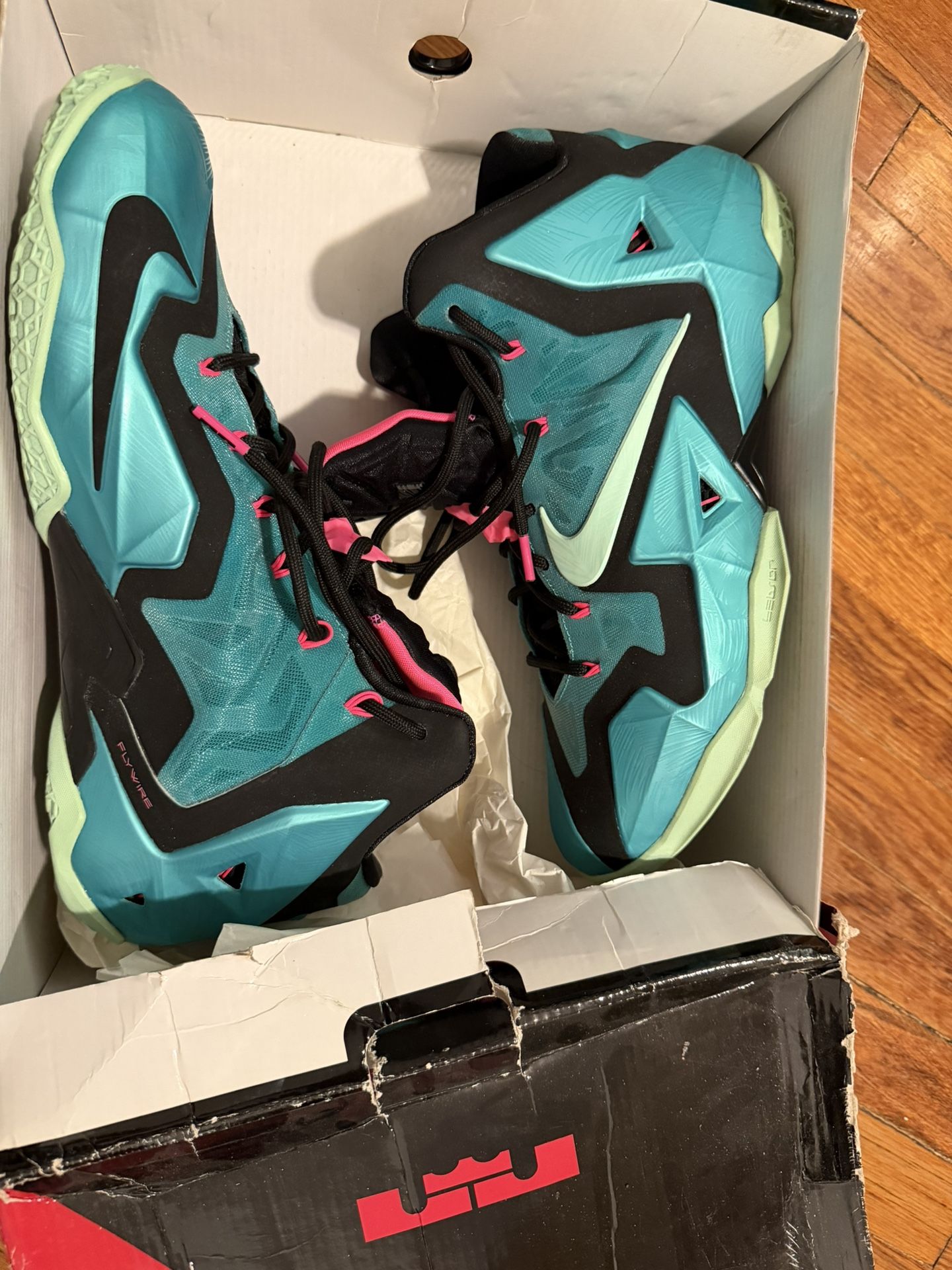 Lebron 11 “ South Beach “ Size (12)