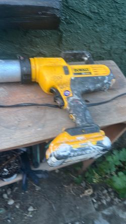 Caulking gun