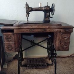 WHITE FAMILY NOTARY SEWING DESK/MACHINE ANTIQUE