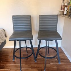 2 Swivel Bar Stools