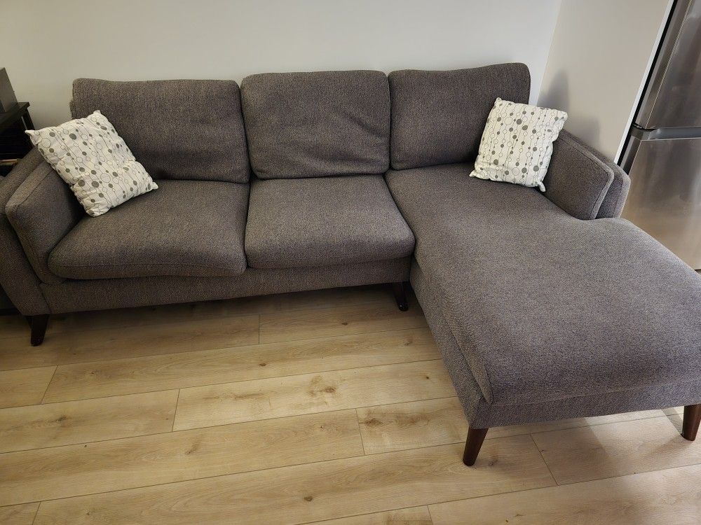 Wayfair Jordana Right Hand Facing Sectional Sofa with Chaise for
