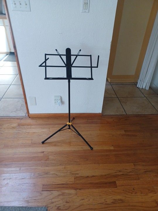 Hercules  Foldup Music Holder