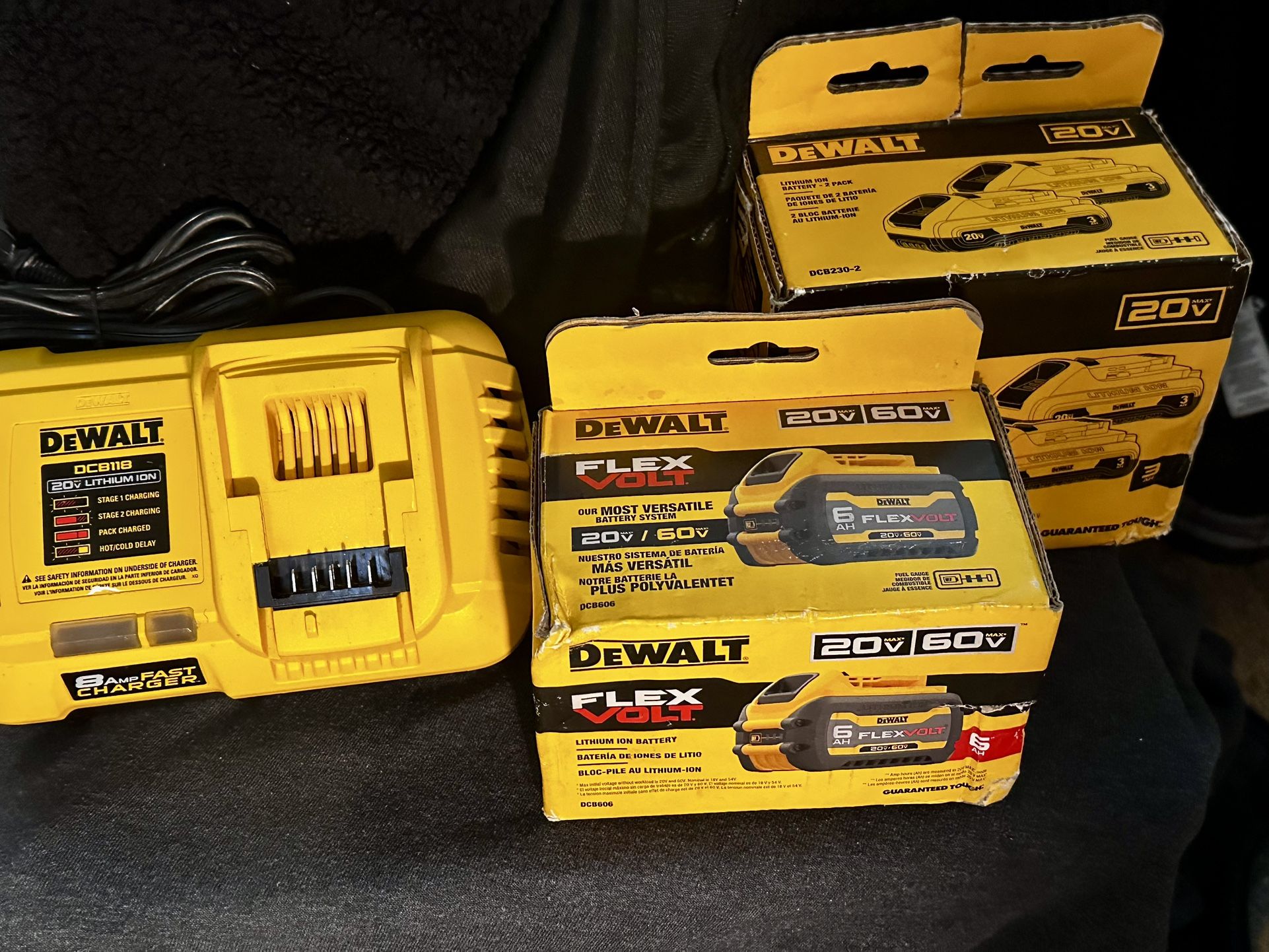 DEWALT 8 Amp Fast Charger (1) FLEX VOLT 20v/60v MAX* (2) DEWALT 20v Lithium Ion 3AH
