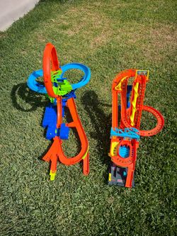 Hot wheels tracks