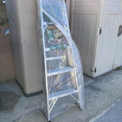 Ladder 5FT. 225 Lbs. $70 🔥🪜🔥Brand New 🔥 Pick Up In Van Nuys