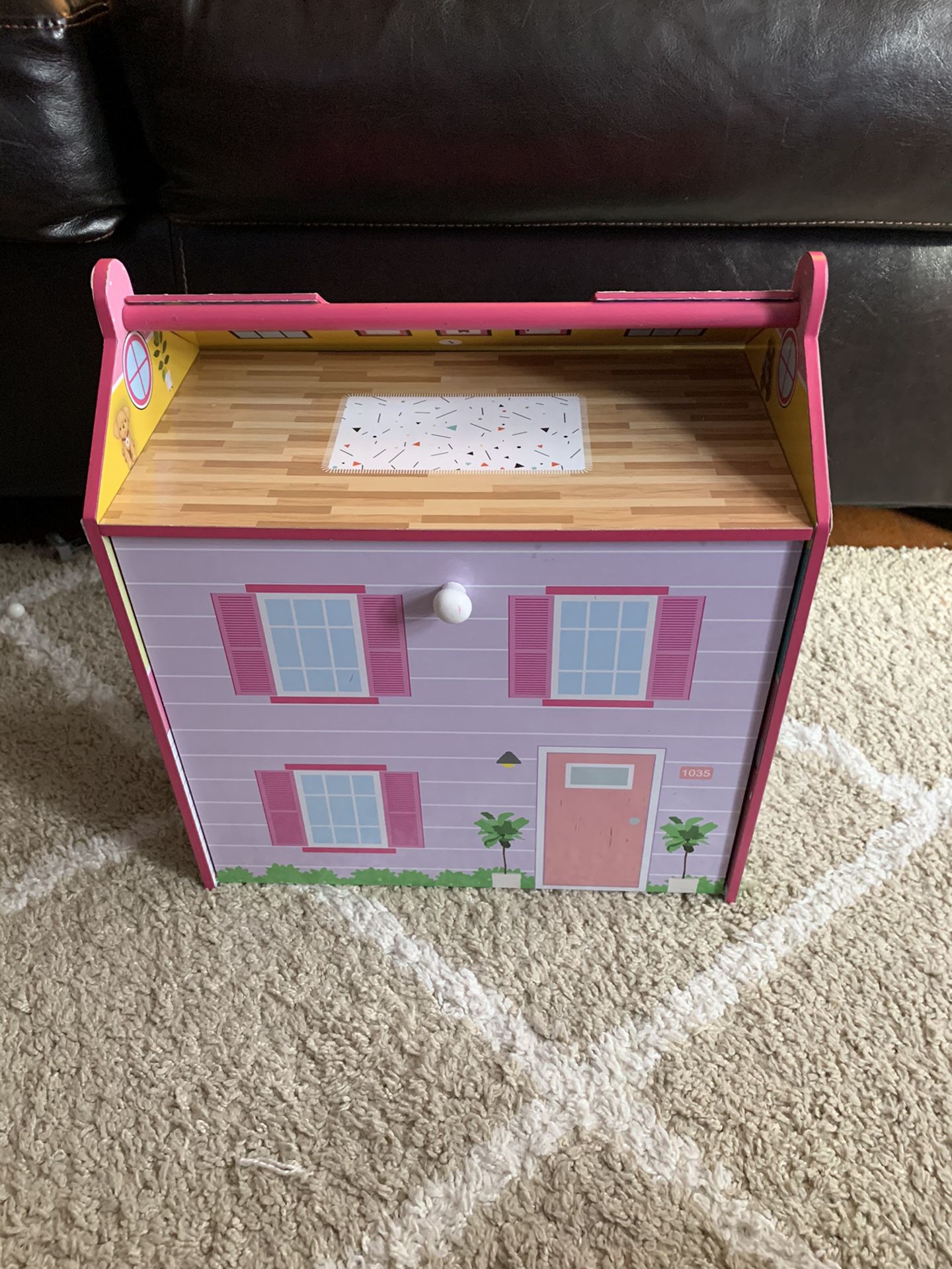 Mini doll house