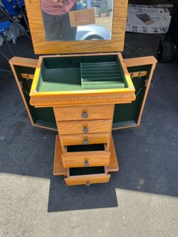 Jewelry box