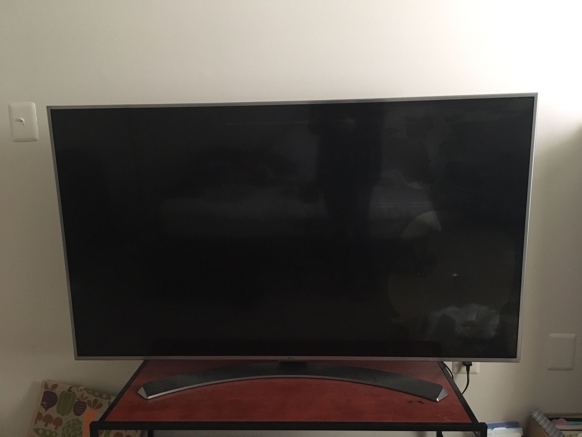 60 inch LG TV *broken screen*