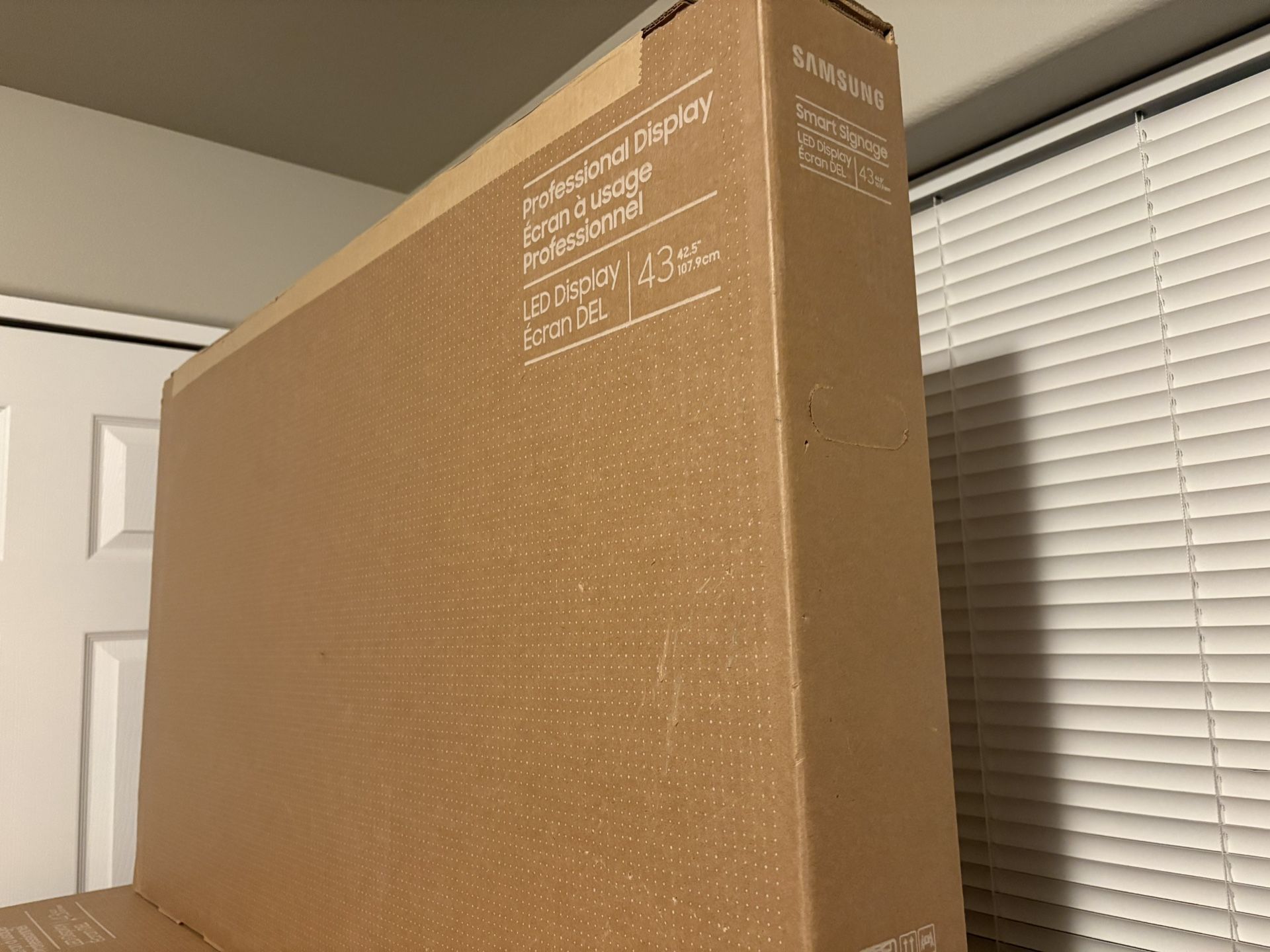 Samsung 43” Model QM43C