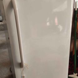 FRIGIDAIRE UPRIGHT 20CU. FT. FREEZER.  