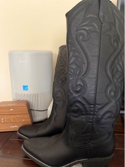 Women’s Cowboy Boots — Size 8