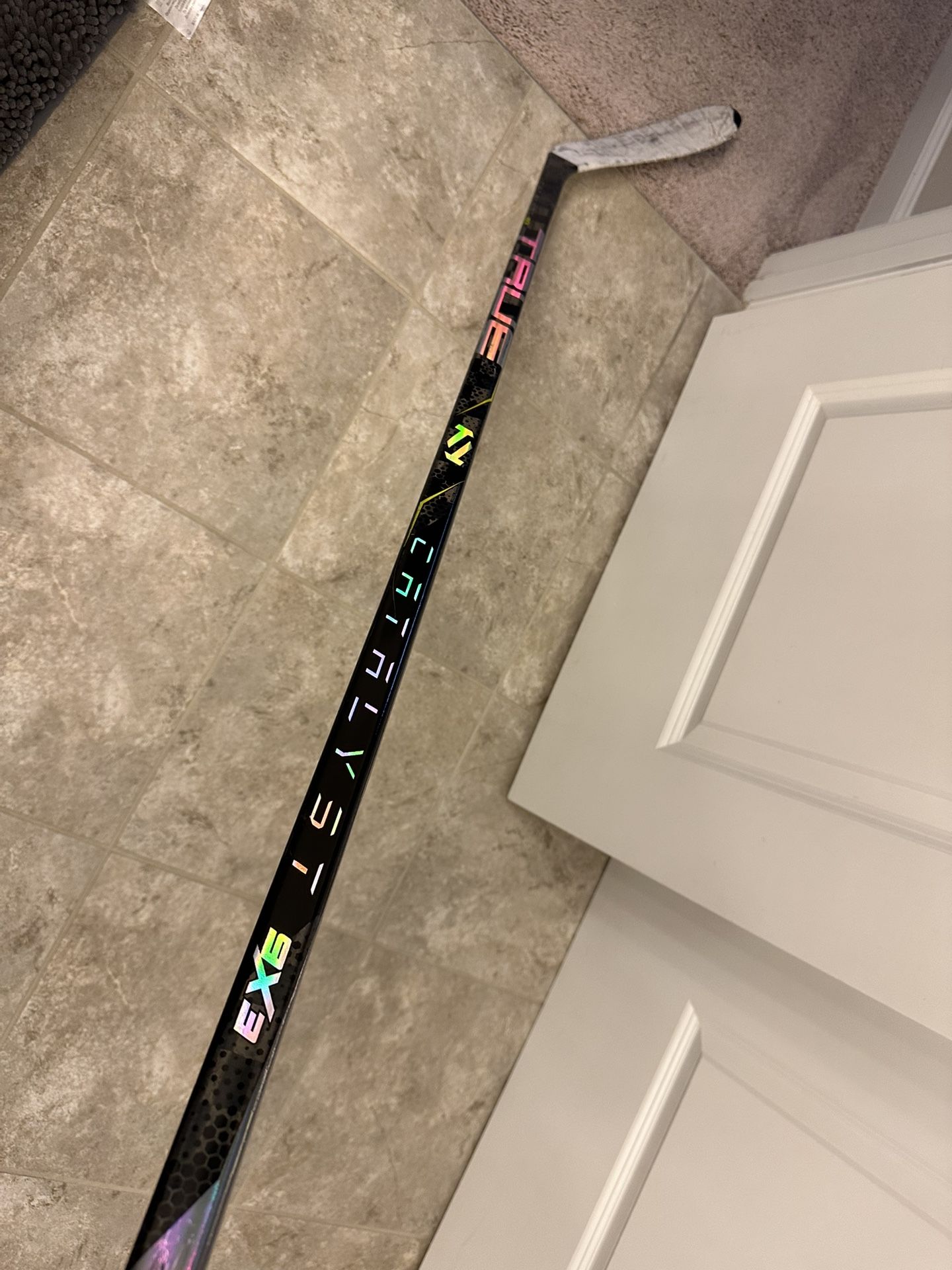 TRUE CATALYST 9X3 COMPOSITE HOCKEY STICK - JUNIOR